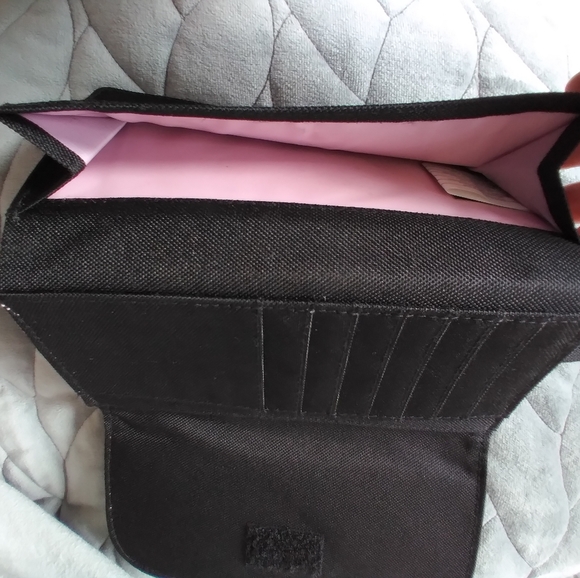 Roots Crossbody Wallet - Picture 4 of 7